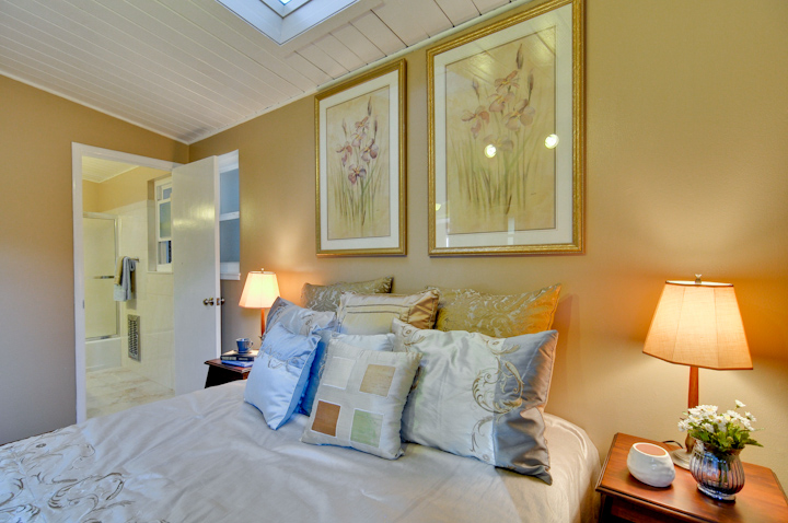 Master Bedroom picture - 935 Dennis Dr, Palo Alto 94303
