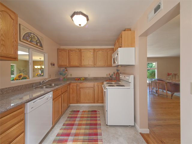 Kitchen picture - 4257 Los Palos Ave, Palo Alto 94306