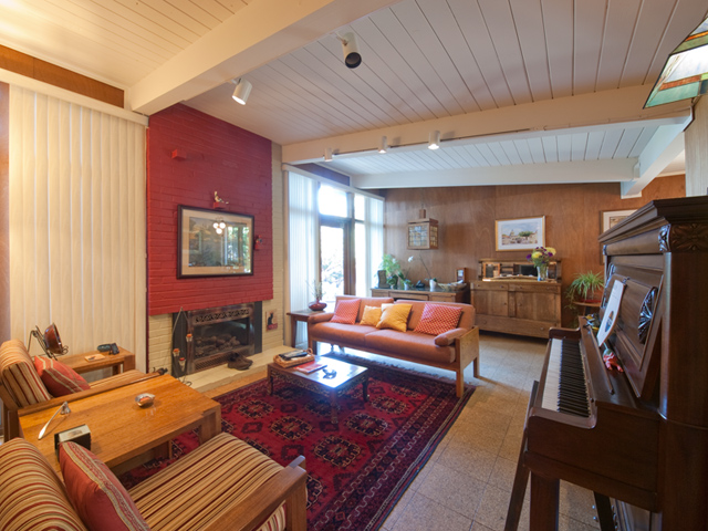 Living Room picture - 930 Los Robles Ave, Palo Alto 94306