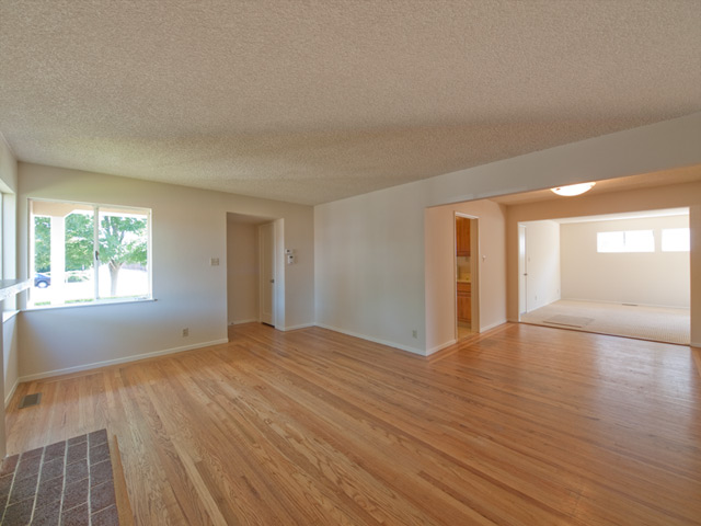 Living Room picture - 3080 Middlefield Rd, Palo Alto 94306