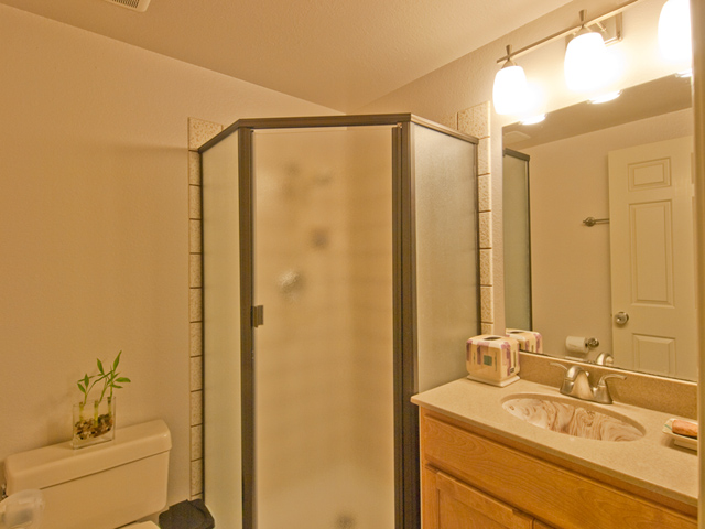 Downstairs Bath  picture - 3270 Saint Ignatius Pl, Santa Clara 95051