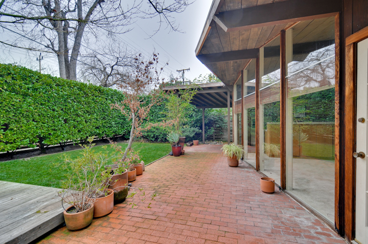 Back Yard picture - 281 Carolina Ln, Palo Alto 94306