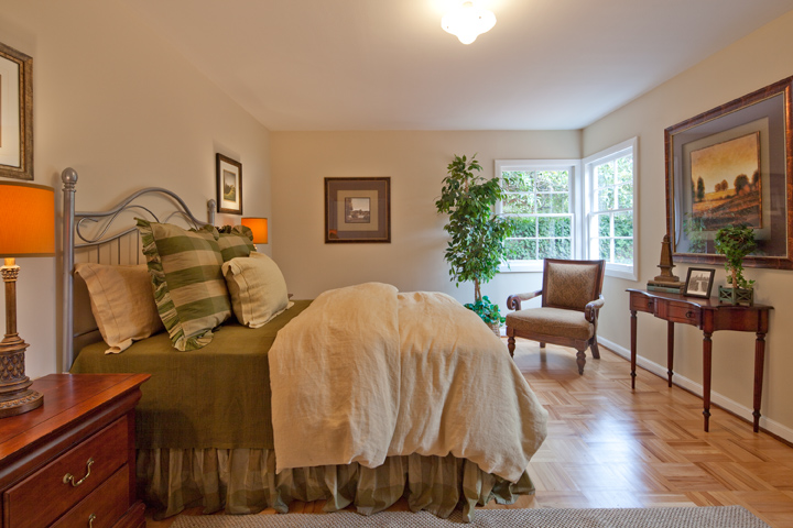 Bedroom 1 picture - 767 Coastland Dr, Palo Alto 94303