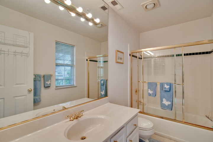 Guest Bathroom picture - 4173 El Camino Real, Unit 37, Palo Alto 94306