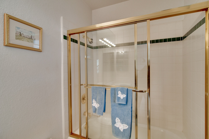 Guest Bathroom picture - 4173 El Camino Real, Unit 37, Palo Alto 94306