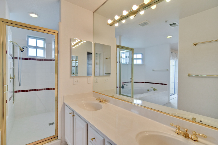Master Bathroom picture - 4173 El Camino Real, Unit 37, Palo Alto 94306