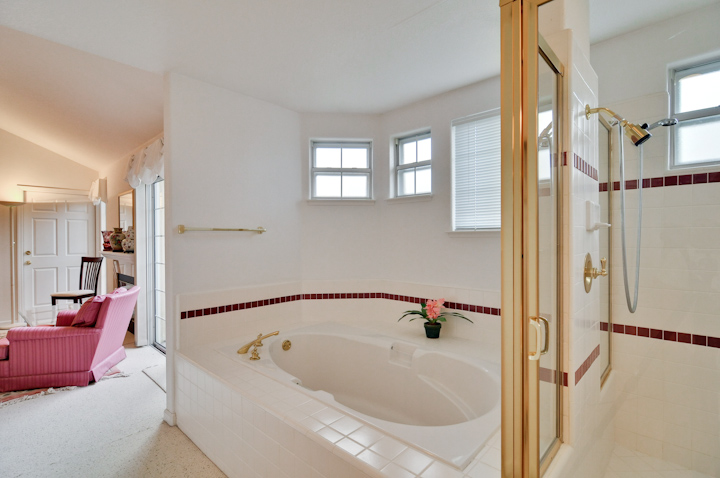 Master Bathroom picture - 4173 El Camino Real, Unit 37, Palo Alto 94306