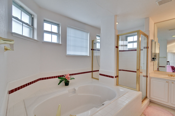 Master Bathroom picture - 4173 El Camino Real, Unit 37, Palo Alto 94306