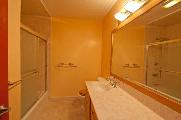 Bath picture - 631 Forest Ave, Palo Alto 94301