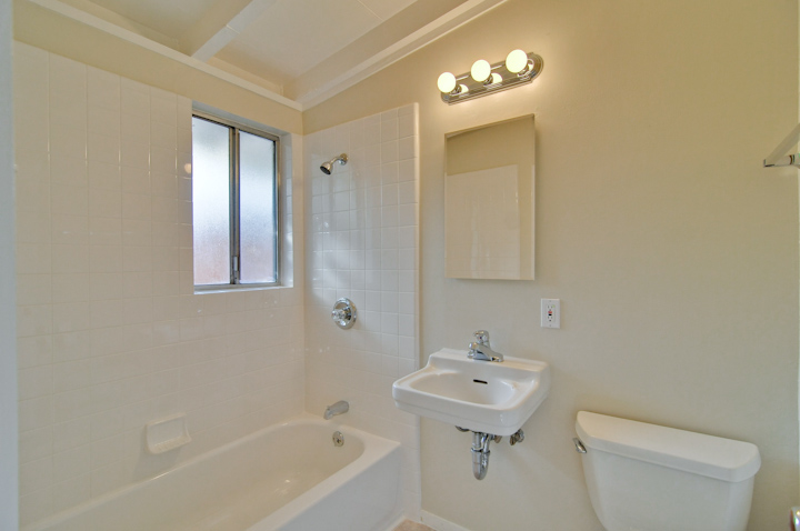 Master Bathroom (A) picture - 2428 Laura Ln, Mountain View 94043