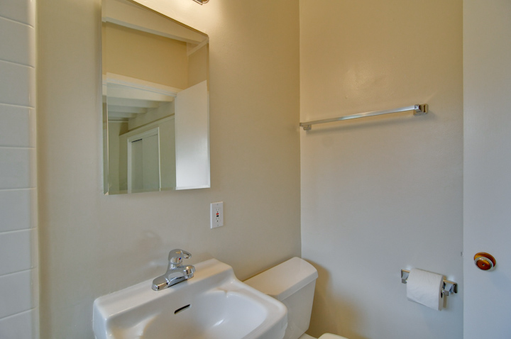 Master Bathroom (B) picture - 2428 Laura Ln, Mountain View 94043