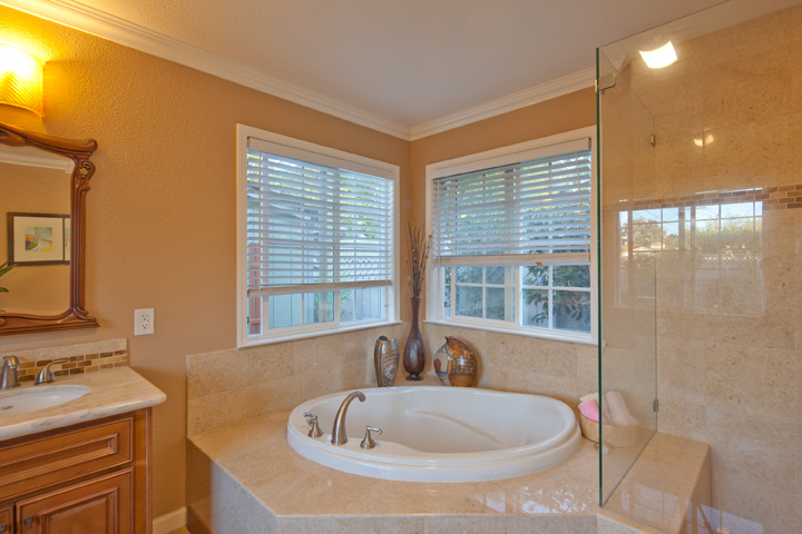 Master Tub  picture - 744 Lois Ave, Sunnyvale 94087