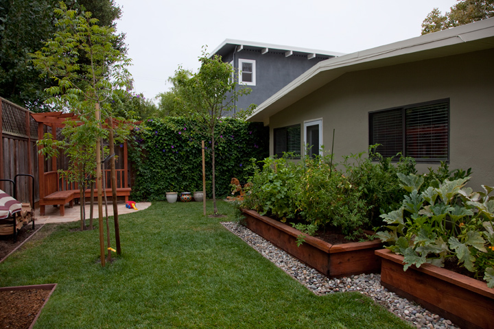 Side Yard (B) Picture - 72 Lorelei Ln, Menlo Park 94025 Side Yard (B) picture - 72 Lorelei Ln, Menlo Park 94025