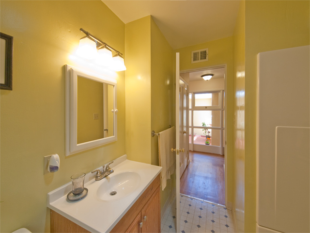Bathroom (A) Picture - 4257 Los Palos Ave, Palo Alto 94306 Bathroom (A) picture - 4257 Los Palos Ave, Palo Alto 94306