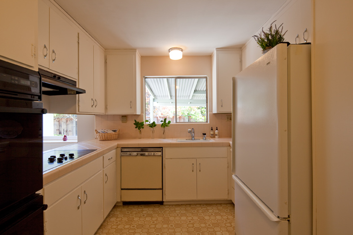 Kitchen picture - 3310 Louis Rd, Palo Alto 94303