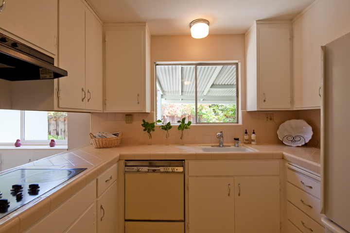 Kitchen picture - 3310 Louis Rd, Palo Alto 94303