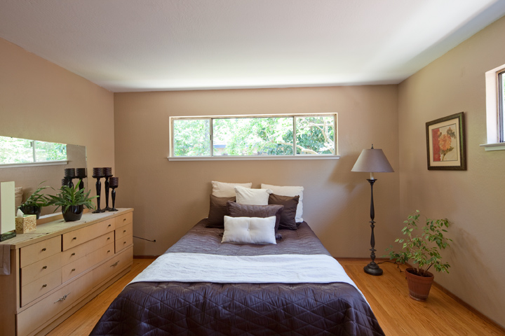 Master Bedroom picture - 3310 Louis Rd, Palo Alto 94303