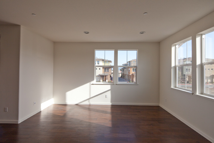 Living Room picture - 664 Luna Park Dr, San Jose 95112