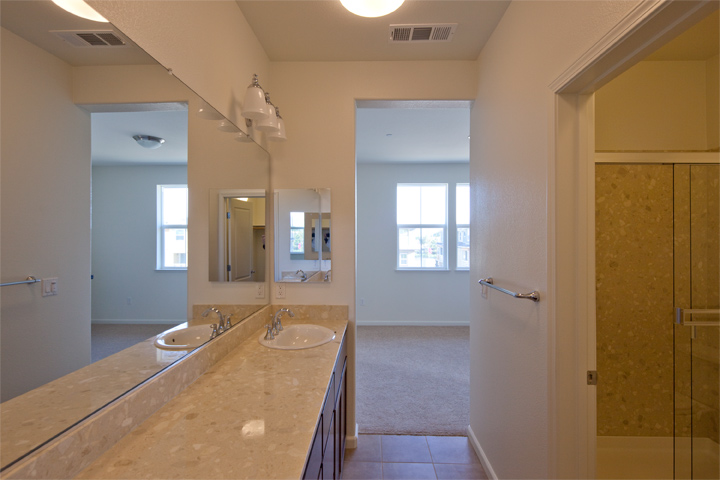 Master Bath picture - 664 Luna Park Dr, San Jose 95112