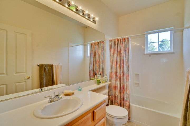 Bathroom 1 picture - 127 Montelena Ct, Mountain View 2010