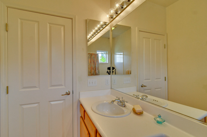 Bathroom 1 picture - 127 Montelena Ct, Mountain View 2010