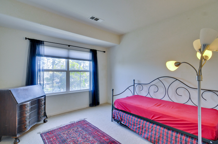Bedroom 1 picture - 127 Montelena Ct, Mountain View 2010