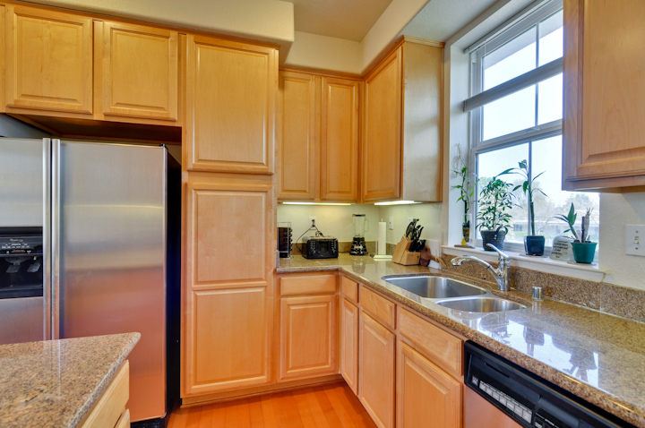 Kitchen picture - 127 Montelena Ct, Mountain View 2010