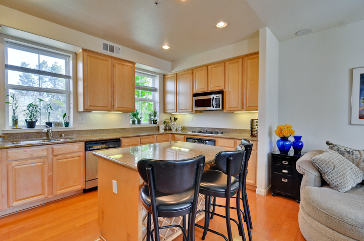 Kitchen picture - 127 Montelena Ct, Mountain View 2010