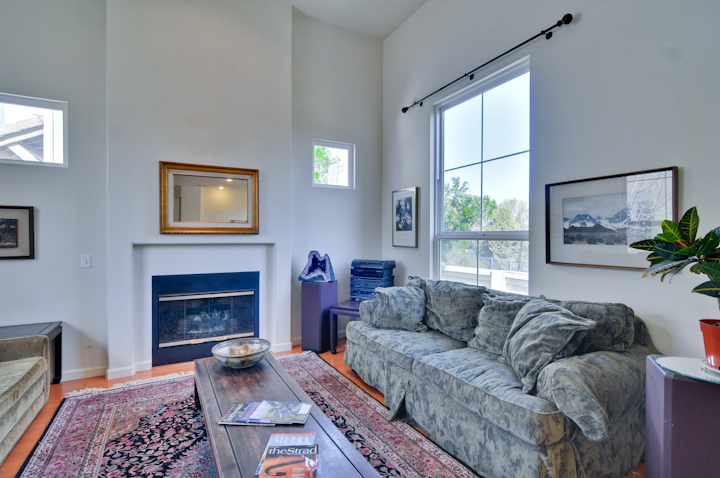 Living Room picture - 127 Montelena Ct, Mountain View 2010