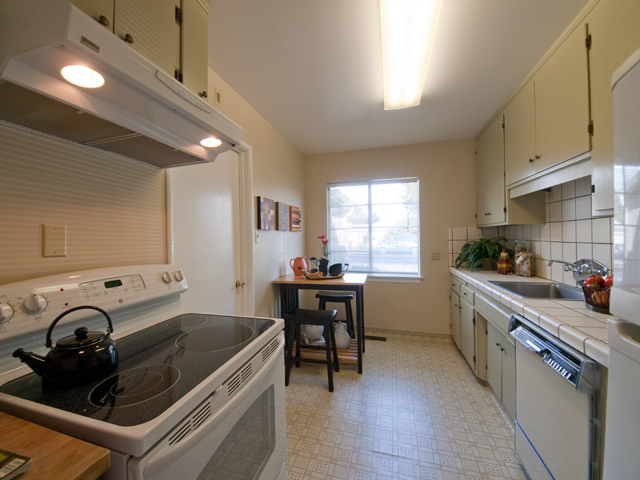 Kitchen picture - 4080 Park Blvd, Palo Alto 94306