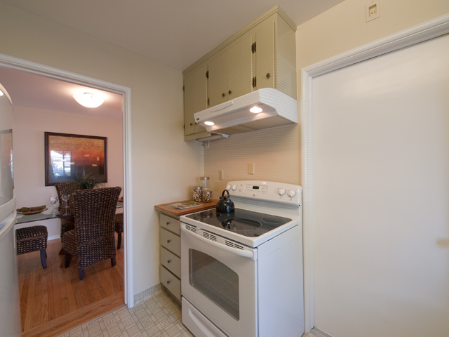 Kitchen picture - 4080 Park Blvd, Palo Alto 94306