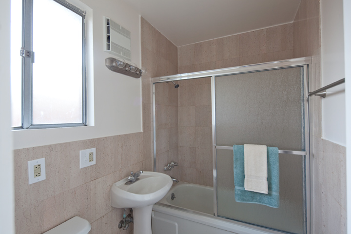 Bath picture - 874 Richardson Ct, Palo Alto 94303