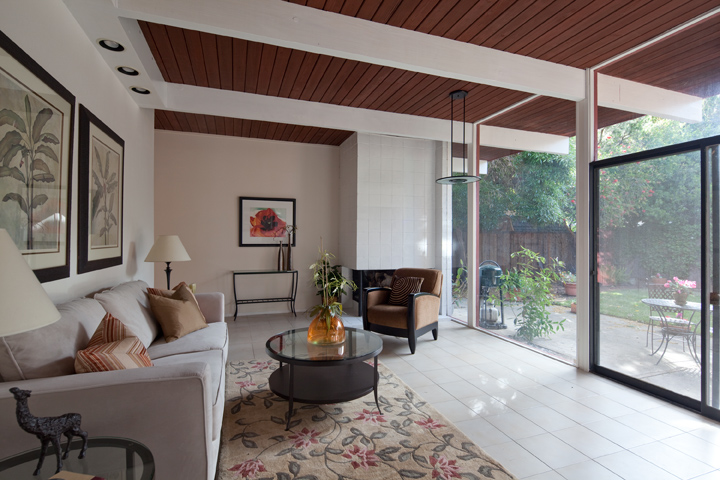Living Room picture - 874 Richardson Ct, Palo Alto 94303