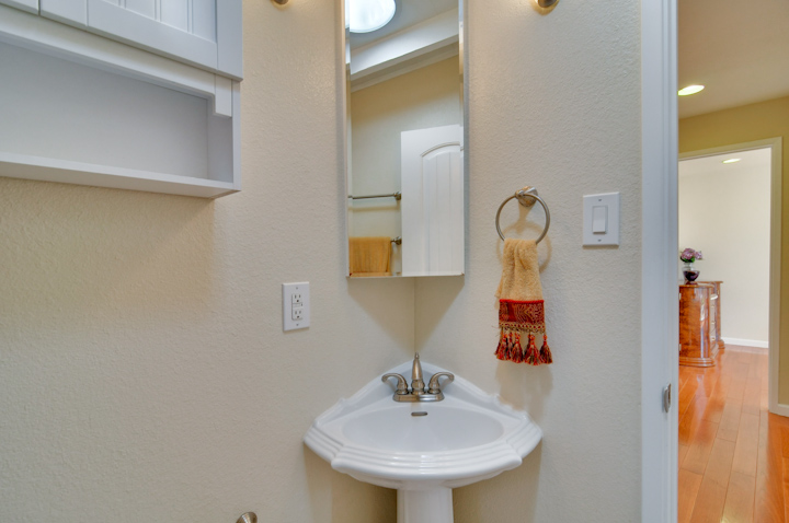 Bathroom picture - 3084 Stelling Dr, Palo Alto 94303