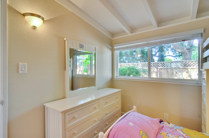 Bedroom picture - 3084 Stelling Dr, Palo Alto 94303
