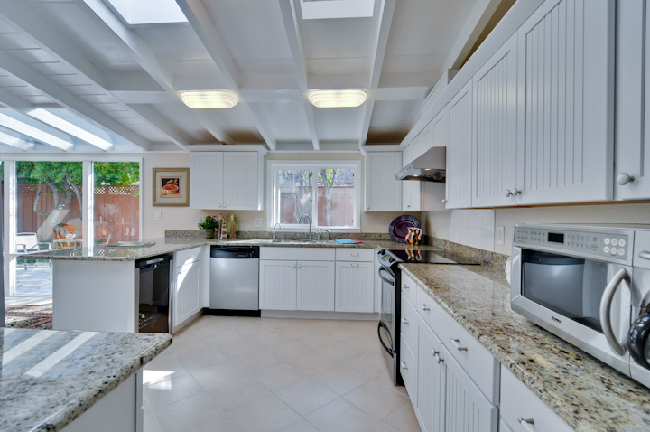 Kitchen picture - 3084 Stelling Dr, Palo Alto 94303