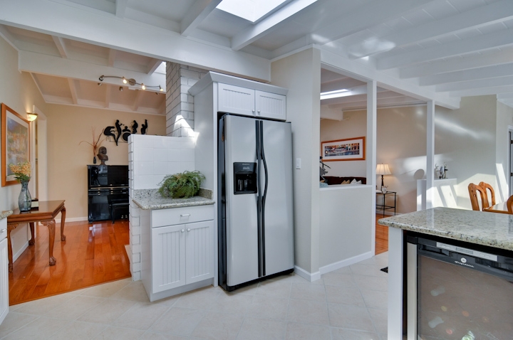 Kitchen picture - 3084 Stelling Dr, Palo Alto 94303