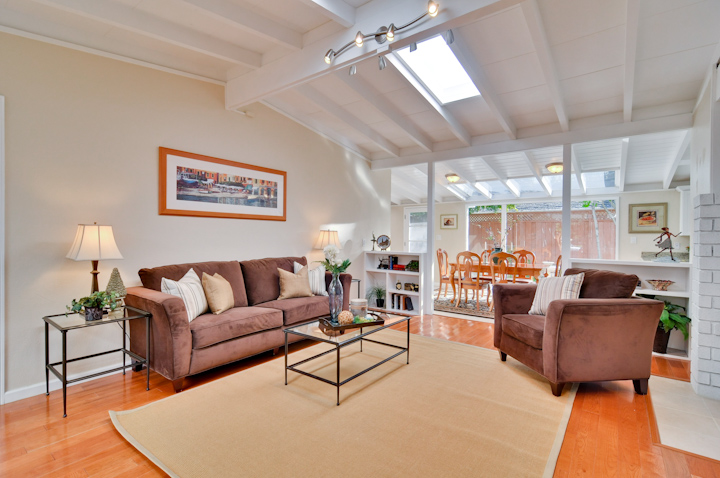 Living Room picture - 3084 Stelling Dr, Palo Alto 94303