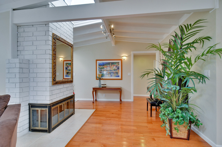 Living Room picture - 3084 Stelling Dr, Palo Alto 94303
