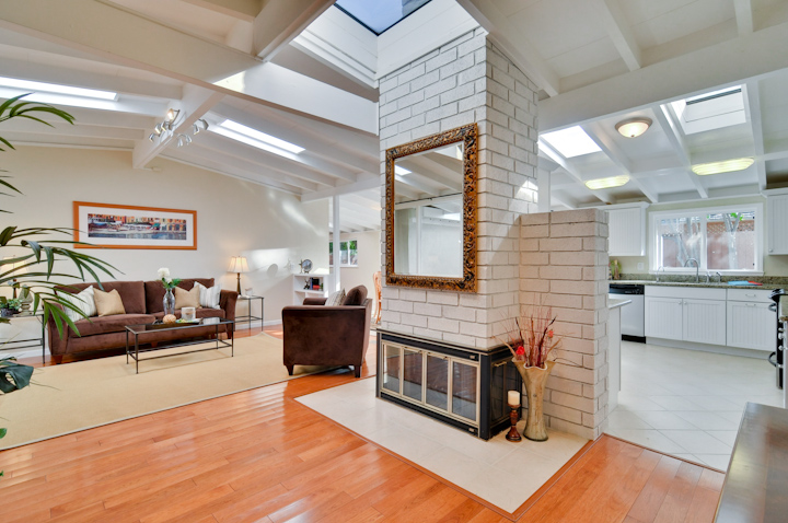 Living Room picture - 3084 Stelling Dr, Palo Alto 94303