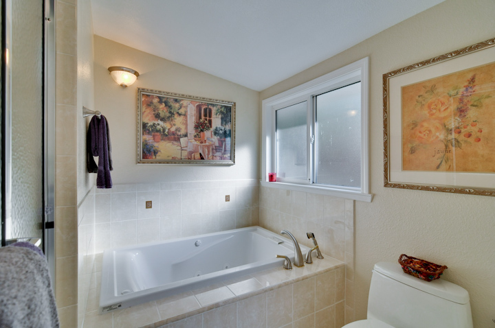 Master Bathroom picture - 3084 Stelling Dr, Palo Alto 94303