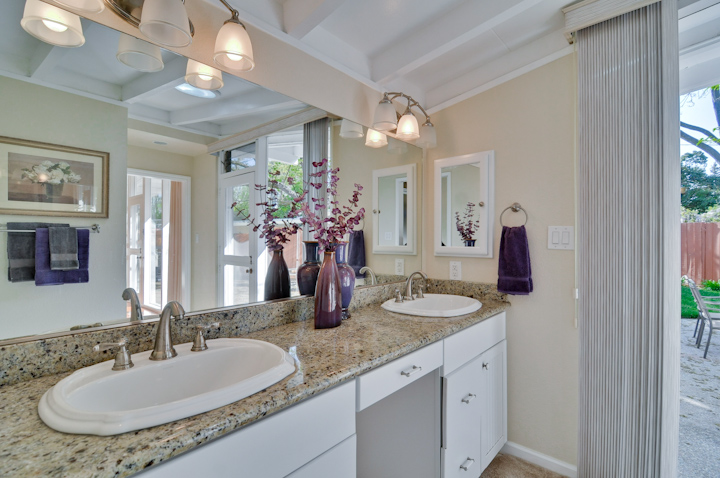 Master Bathroom picture - 3084 Stelling Dr, Palo Alto 94303
