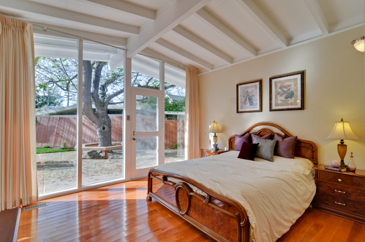 Master Bedroom picture - 3084 Stelling Dr, Palo Alto 94303