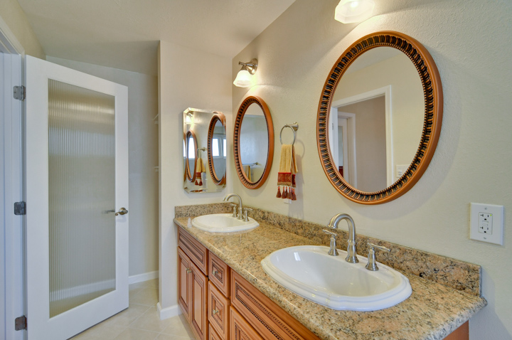 Second Master Suite Bathroom picture - 3084 Stelling Dr, Palo Alto 94303
