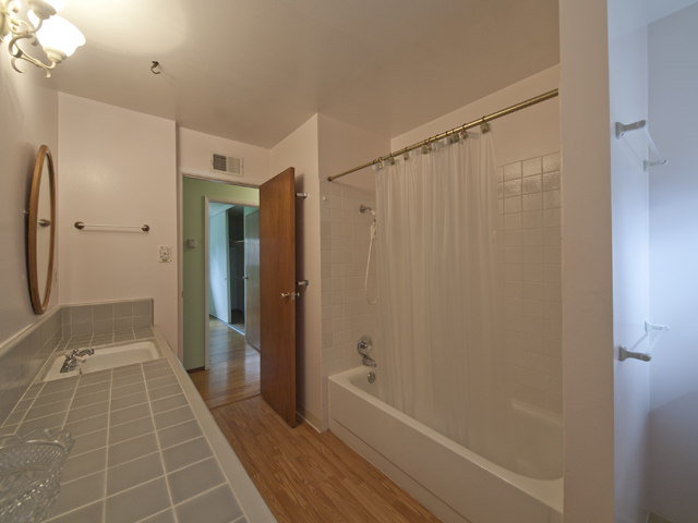 Bath (A) Picture - 2085 Tamie Ln, San Jose 95130 Bath (A) picture - 2085 Tamie Ln, San Jose 95130