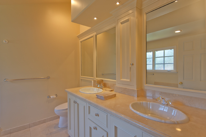 Upstairs Bath (B) Picture - 265 Tennyson Ave, Palo Alto 94301 Upstairs Bath (B) picture - 265 Tennyson Ave, Palo Alto 94301