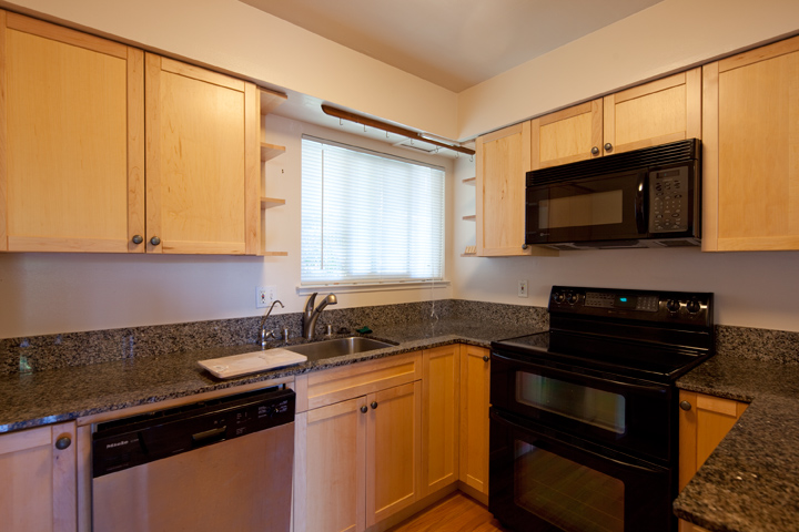 Kitchen (A) picture - 1474 Wildrose Way, Mountain View 94043