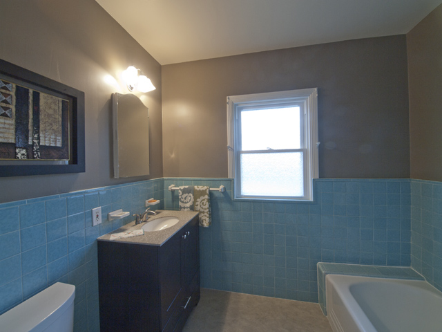 Bath (A) picture - 4023 Bayview Ave, San Mateo 94403