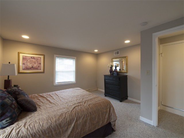 Bedroom 3 (B) picture - 4023 Bayview Ave, San Mateo 94403