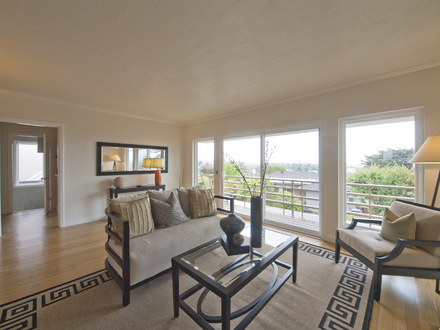 Living Room (B) picture - 4023 Bayview Ave, San Mateo 94403